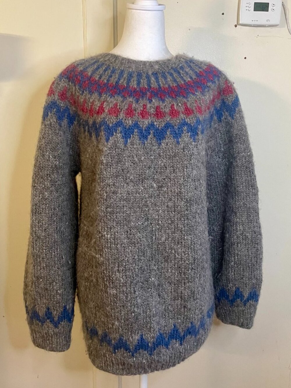 Norwegian Grey Handknit Sweater w/ Blue & Red Desgin Sz L